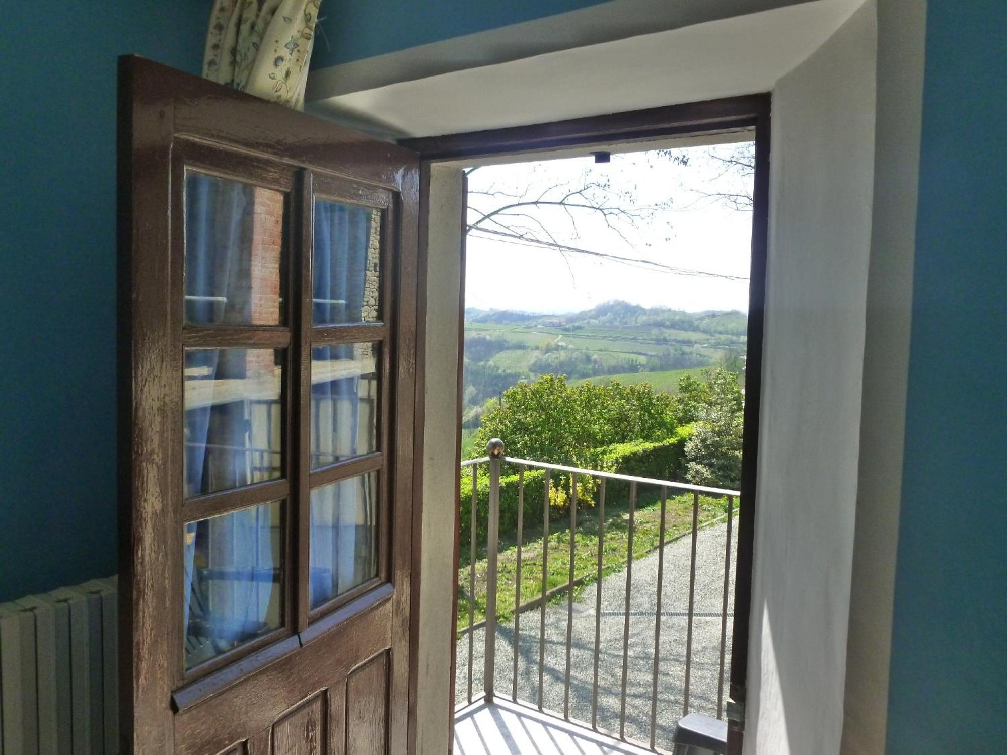 Bed And Breakfast Val D'Oche Castel Boglione Room photo