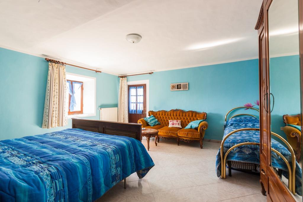 Bed And Breakfast Val D'Oche Castel Boglione Room photo
